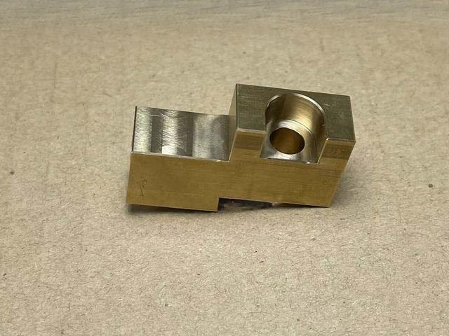 Seibu Auxiliary Power Feed Copper Holder 40 × 40 × 25 mm (M50HP)